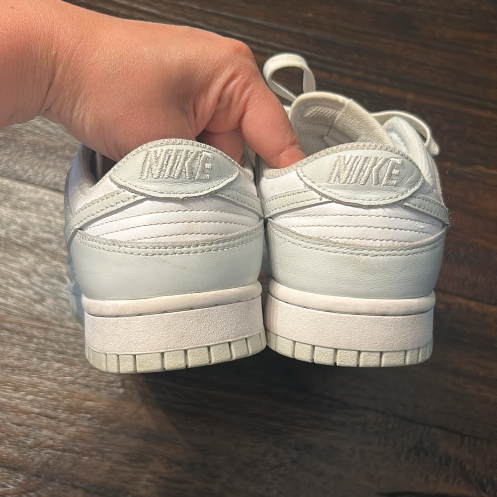 Nike Women's Low-Top Sneakers White and Light Gray. Size 8. UGC - Picture 4 of 8